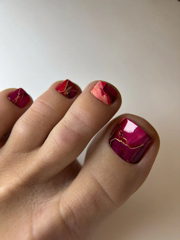 Nail wrap pédicure rouge et détails dorés WR-447