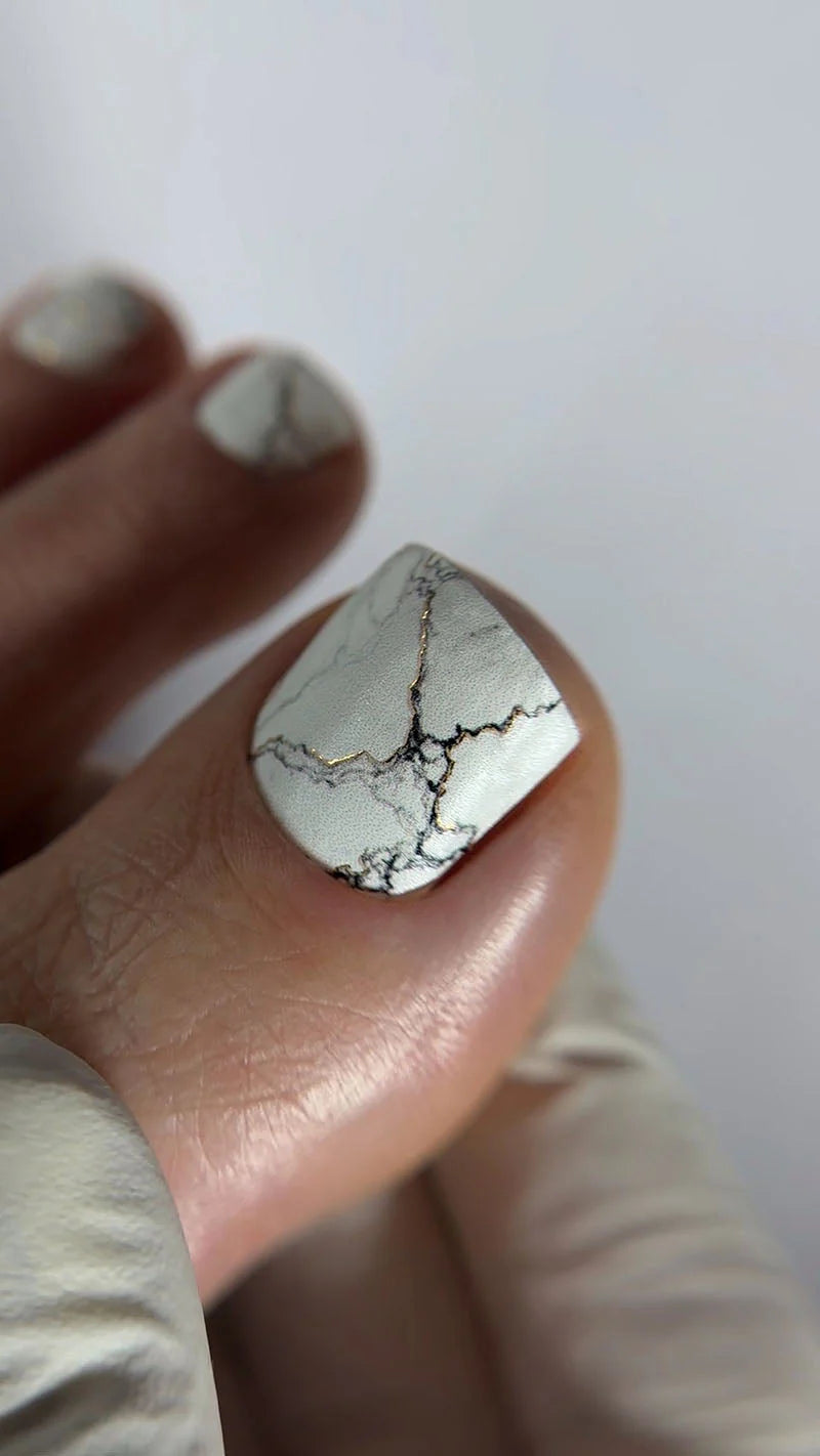 Nail wrap pédicure effet marbre noir, blanc et doré WR-448
