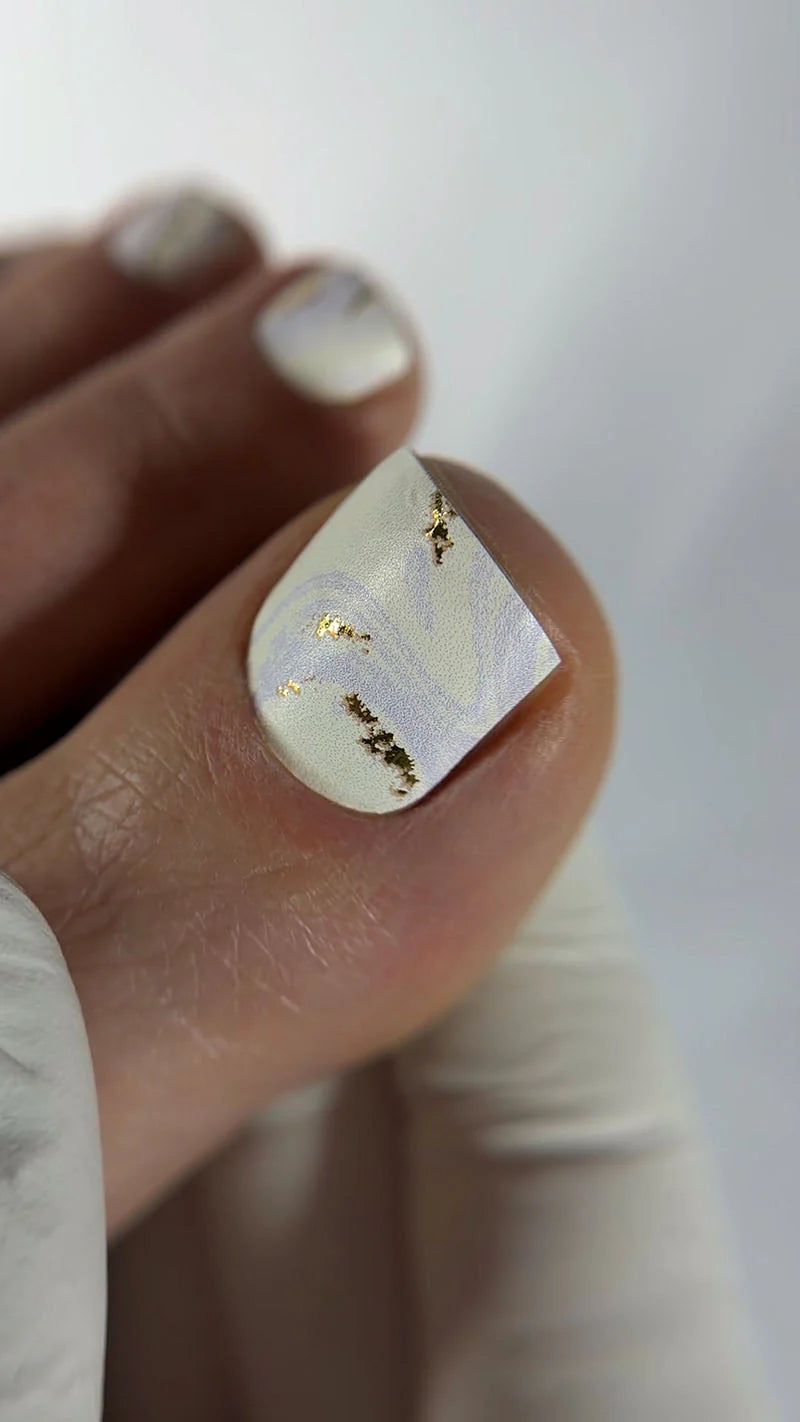 Nail wrap pédicure beige et lavande avec détails dorés WR-450