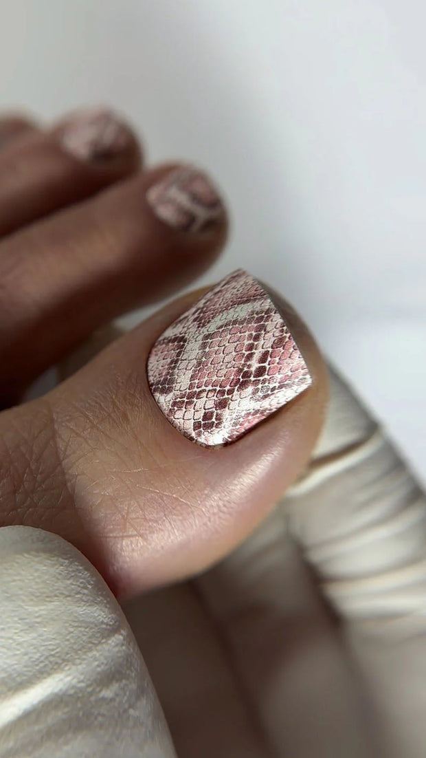 Nail wrap pédicure motif python rose WR-452