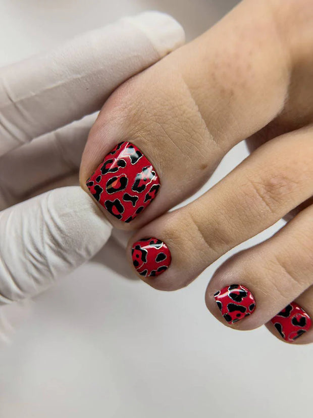 Nail wrap pédicure motif léopard rouge et détails argentés WR-455