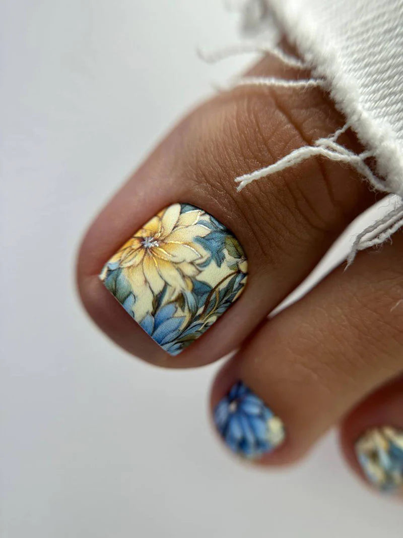 Nail wrap pédicure fleurs et détails argentés WR-580