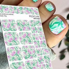 Wrap pédicure fleurs violettes sur fond clair WR-716
