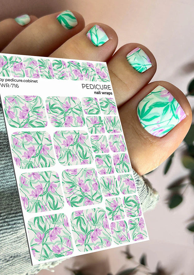 Wrap pédicure fleurs violettes sur fond clair WR-716
