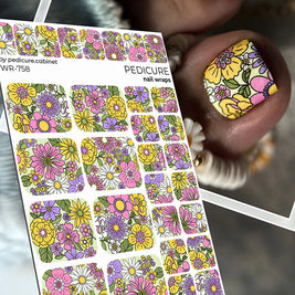 Wrap pédicure motif floral sur fond vert clair WR-758